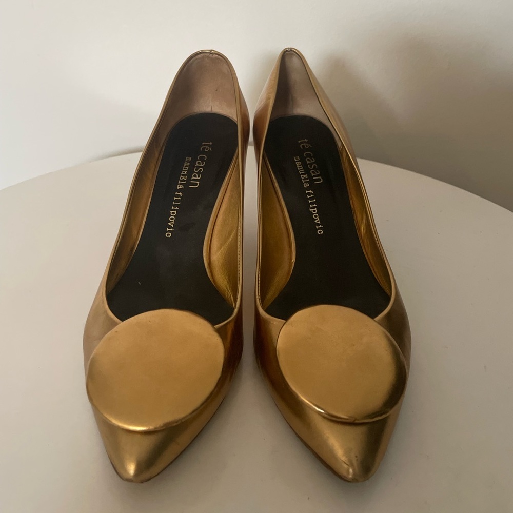 gold tè casan heels